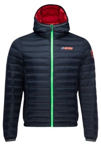 Doudoune marine avec doublure de capuche rouge, fermeture éclair verte et logo "HERO" en orange. Présente un design matelassé et des poches latérales.