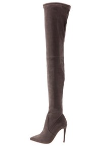 Stivale grigio in suede alto con punta affilata, altezze al ginocchio e tacco sottile e alto.