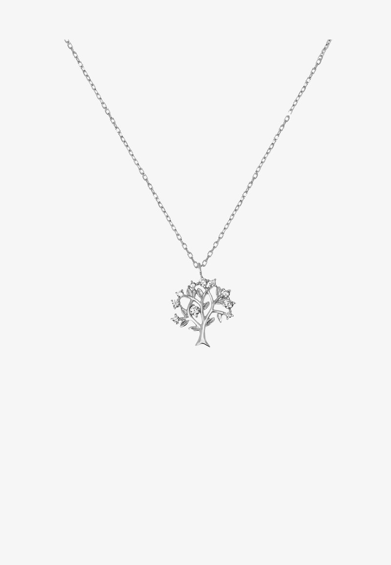 Zilveren ketting met een boomhangertje, gedetailleerd met takken en bladeren, versierd met kleine heldere edelsteentjes, aan een fijne ketting.