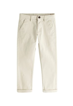 Pantalones beige de corte slim con trabillas para cinturón, cierre frontal con botón, bolsillos laterales y bajos enrollados.