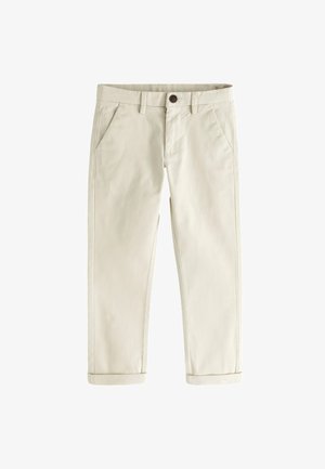 Pantalones beige de corte slim con trabillas para cinturón, cierre frontal con botón, bolsillos laterales y bajos enrollados.