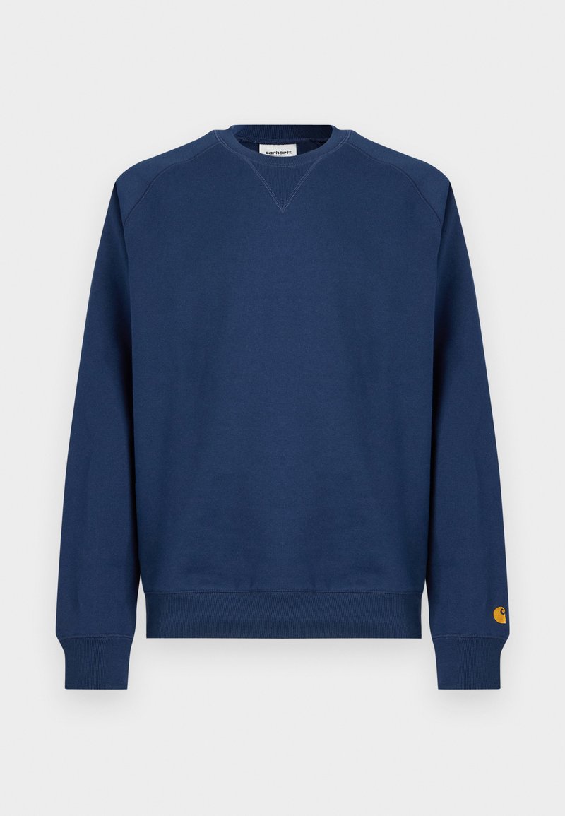 Mørkeblå sweatshirt med rund hals, ribstrikkede manchetter og kant. Har et lille logopatch på venstre ærme. Fremstillet af blødt stof.