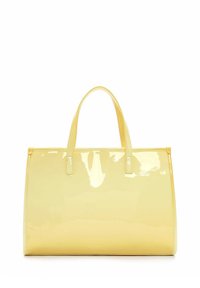 Borsa tote in pelle verniciata gialla con due manici strutturati e chiusura con zip, caratterizzata da una superficie liscia e lucida e da cuciture minime.