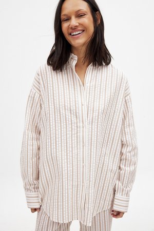 NA-KD, SEERSUCKER LONG SLEEVE - Nööpidega pluus - brown creme