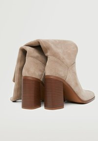 Mango Botas de tacón - sand
