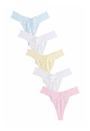 Cinque perizoma in pizzo di colore blu, bianco, giallo, rosa e rosa chiaro. Motivi floreali con bordi scallop e tessuto trasparente.