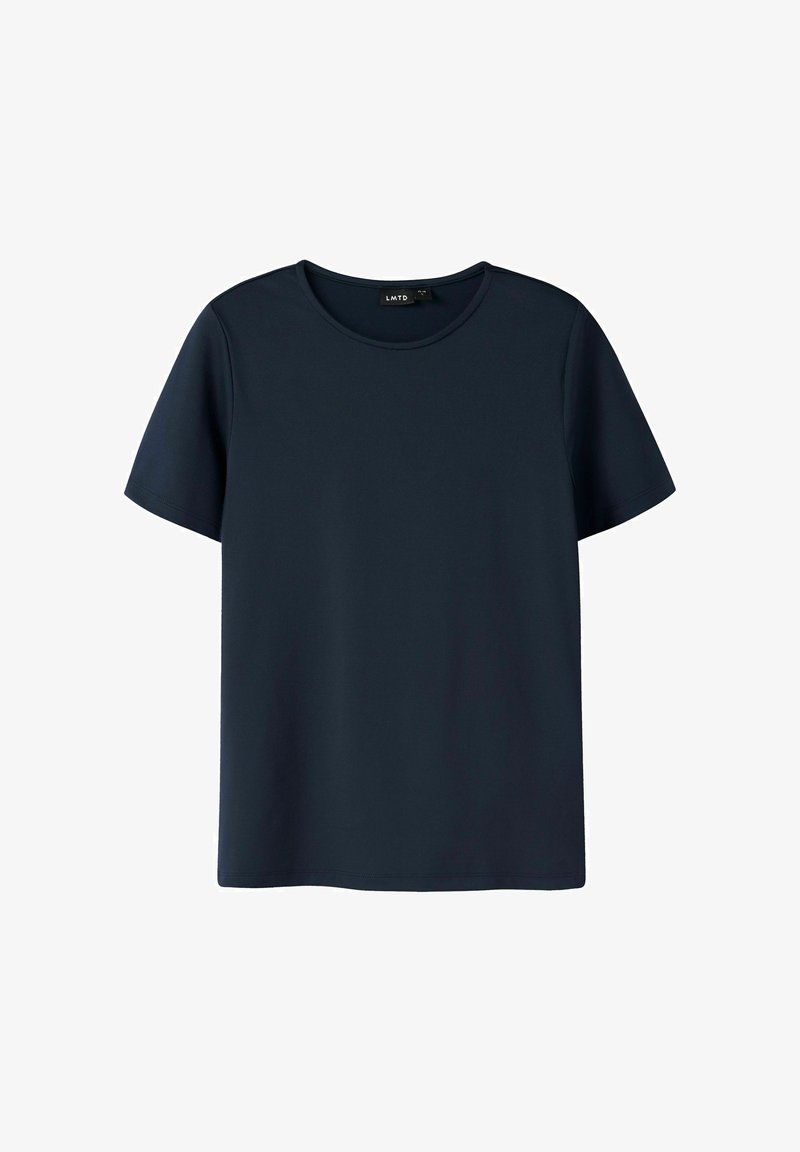 T-shirt bleu marine à manches courtes avec col rond, design uni et étiquette de marque visible à l'intérieur du col.