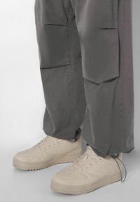 Bershka Träningsbyxor - grey