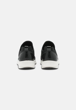 Trainers - black