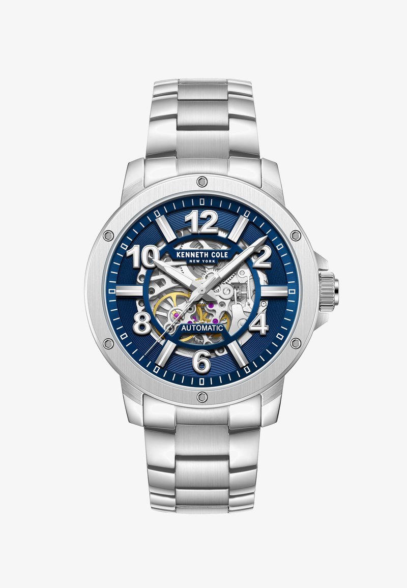 Zegarek automatyczny z stalową kopertą i bransoletą, niebieską teksturowaną tarczą, dużymi białymi cyframi oraz widocznym ruchem mechanicznym.