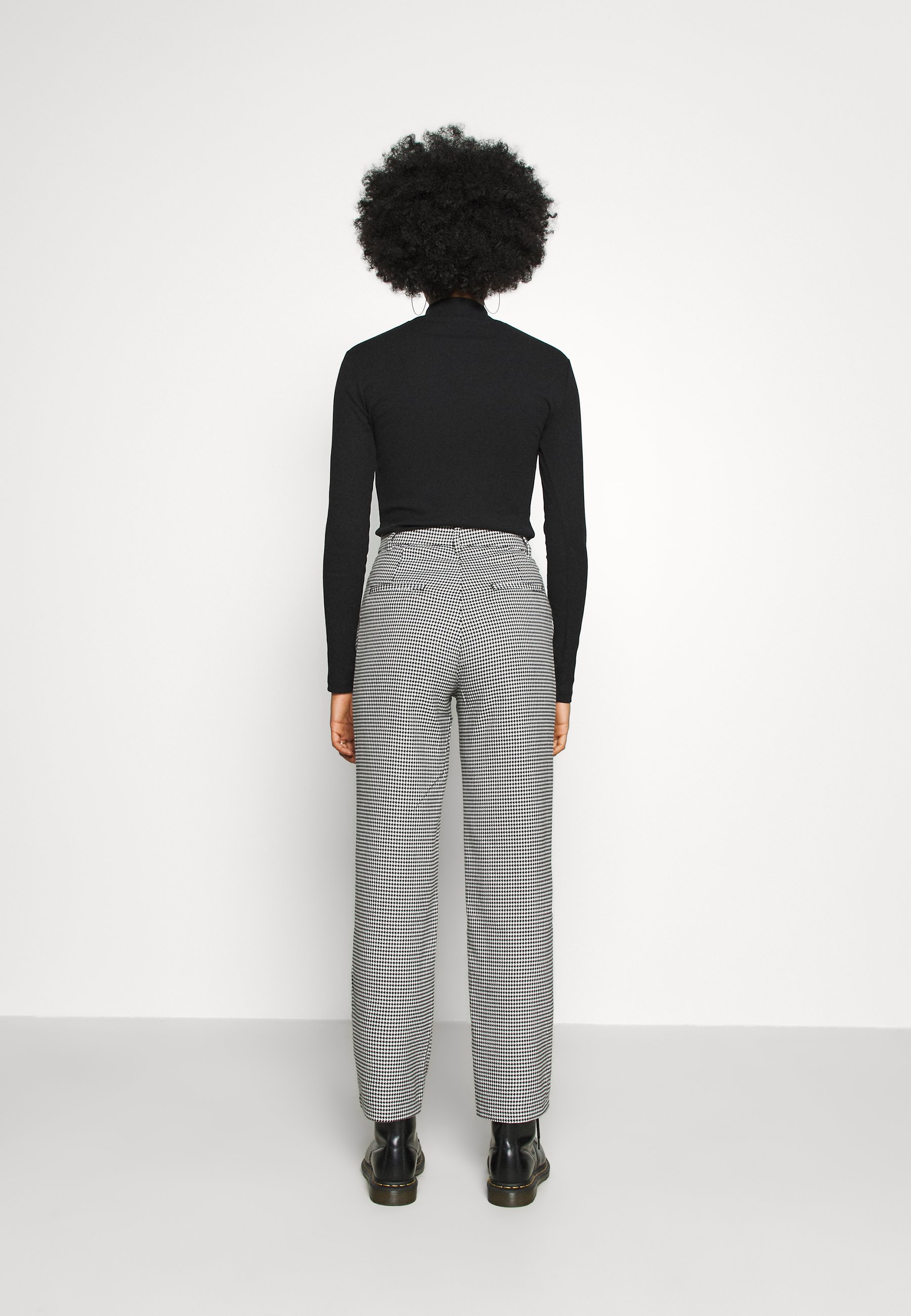 Monki SIMONE TROUSERS Bukse white lighthvit Zalando.no Monki CILLA TROUSERS - Bukse - white light