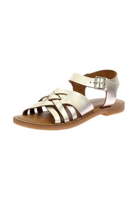 Sandalias de metal dorado con un diseño trenzado, correa ajustable en el tobillo y suela marrón. Presenta una textura suave y un hardware minimalista.