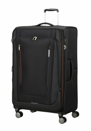 Valigia verticale nera morbida con manico estendibile, tasca frontale con cerniera, maniglia laterale e quattro ruote girevoli per una facile mobilità.