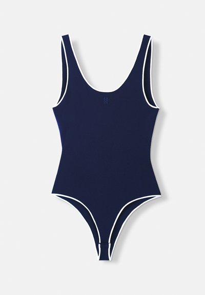 Marinblå baddräkt med rundad halsringning, vit kantning längs kanterna och en slimmad, figursydd design för en strömlinjeformad look. Slät textur.