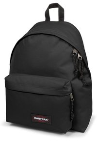 Mochila negra Eastpak fabricada con un tejido duradero, con un diseño redondeado, bolsillo frontal, cremalleras y un asa superior.