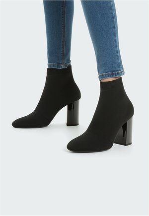 PULL&BEAR, Bottines à talons hauts - black