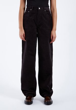 Pantaloni a gamba larga in corduroy neri con vita alta, dotati di tasche frontali, chiusura con bottone e sottili righe verticali nella trama del tessuto.