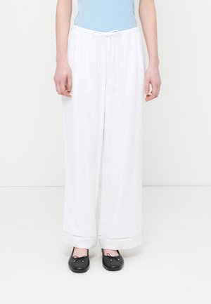 - Spodnie materiałowe