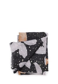 Sciarpa nera con motivi astratti in grigio, marrone e dettagli dorati; texture morbida con bordi frangiati, piegata ordinatamente.