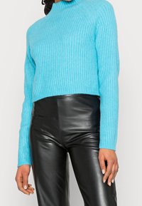 Monki Stickad tröja - blue