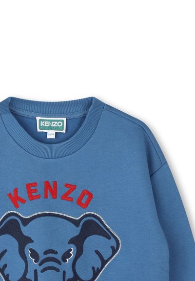 Sweat-shirt bleu avec un grand design d'éléphant brodé, avec "KENZO" en rouge au-dessus, col côtelé et texture en coton doux.