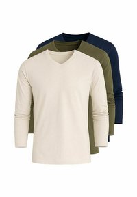Set de tres camisetas de manga larga con cuello en V en beige, verde oliva y azul marino; hechas de algodón suave con una textura lisa.