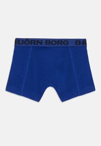 Sinine puuvillane bokserpüksid musta elastse vöökohtaga, millel on "BJÖRN BORG" logo. Sile tekstuur ja lühikesed sääred.