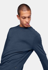On FOCUS - Langærmet T-shirt - denim