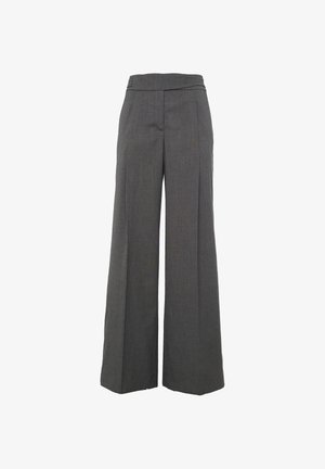 Pantalons larges gris avec une taille haute, en tissu finement texturé, et plis avant discrets. Pas de poches visibles ni d'ornements.