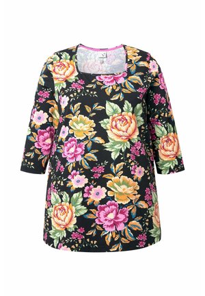 Kukka-tunika, jossa on kolmivartiset hihat, musta tausta, suuret ruusut vaaleanpunaisena, oranssina ja keltaisena, pehmeää kangasta, pyöreä kaula-aukko.