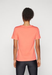 Champion ICONS CREWNECK CONTRAST LOGO - Triko s potiskem - coral