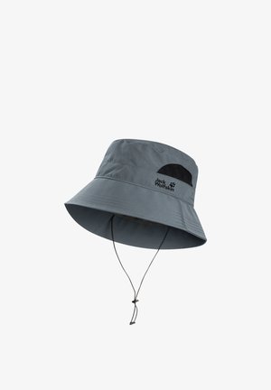 Grijze brede rand emmerhoed met ventilatierooster, verstelbare kinband en Jack Wolfskin-logo aan de zijkant.