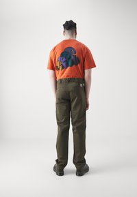Carhartt WIP MASTER PANT oliwkowy