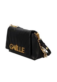 Borsa a tracolla in pelle trapuntata nera con hardware dorato, caratterizzata da un logo "GAïELLE" in evidenza e una tracolla a catena rimovibile.