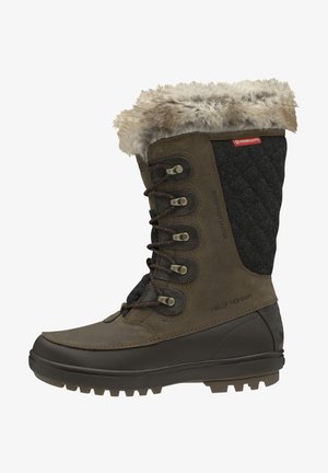 Stivale in pelle impermeabile marrone per l'inverno con tessuto nero trapuntato, bordo in pelliccia sintetica, occhielli in metallo e suola resistente con tasselli antiscivolo.