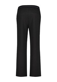 Schwarz karierte Hose mit weitem Bein, ausgestattet mit einem glatten Bund und zwei Gesäßtaschen, aus strukturiertem Stoff gefertigt.