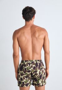 Carhartt WIP Široké boxerky - green