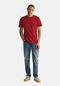 GANT SHIELD - T-Shirt basic - rot ruby