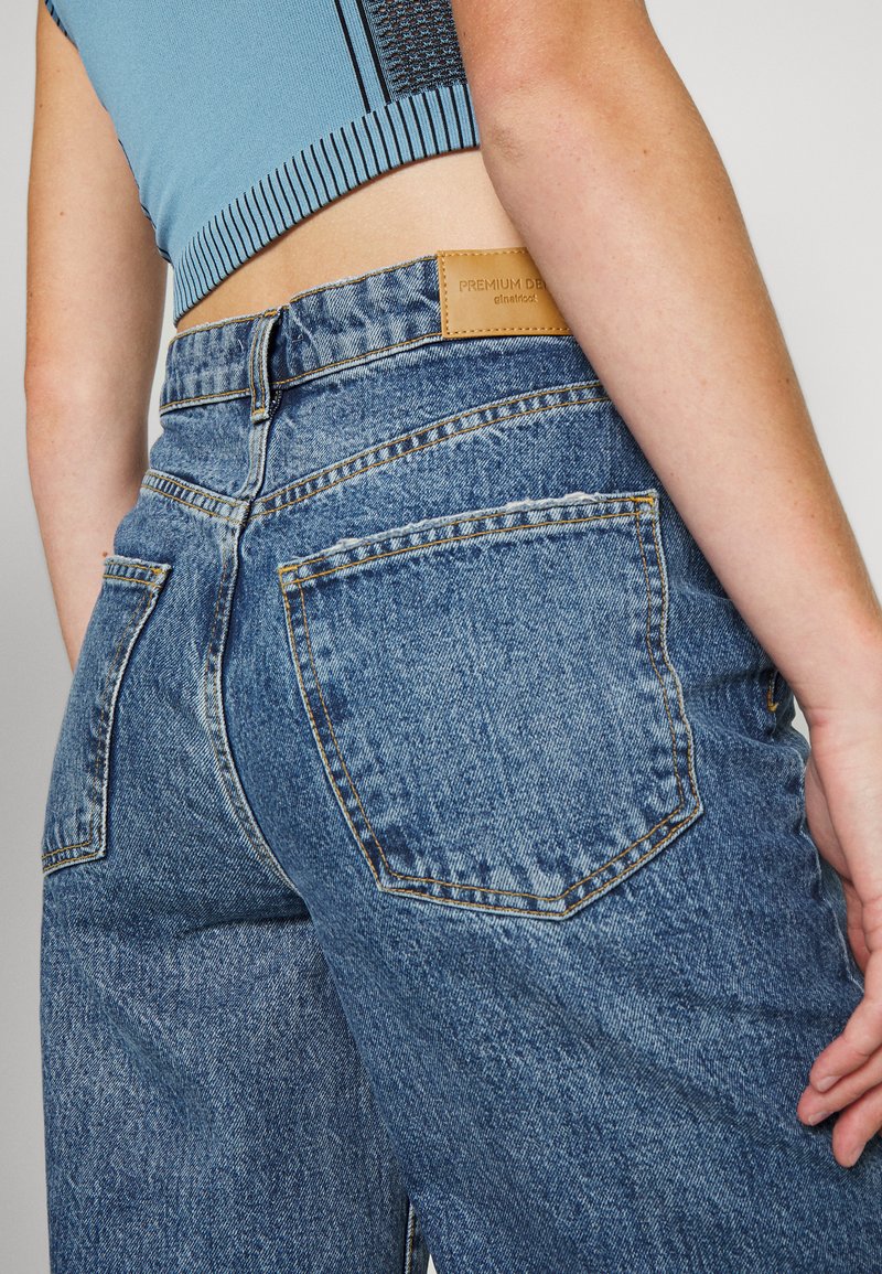 Damen Kleider | Gina Tricot IDUN WIDE Jeans Straight Leg dark sea blue/blue denim - SM30189 Damen Kleider | Gina Tricot IDUN WIDE Jeans Straight Leg dark sea blue/blue denim - SM30189
