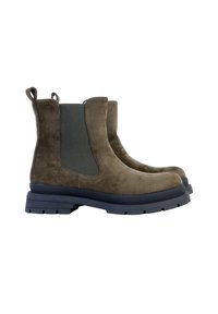 Botines de ante marrón con paneles elásticos en los costados, suelas de goma gris planas y tiradores en bucle para facilitar el calzado. Acabado texturizado con un diseño duradero.