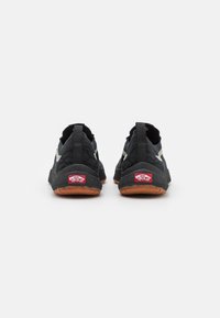 Vans UA ULTRARANGE VR3 - Joggesko - black/pirate black