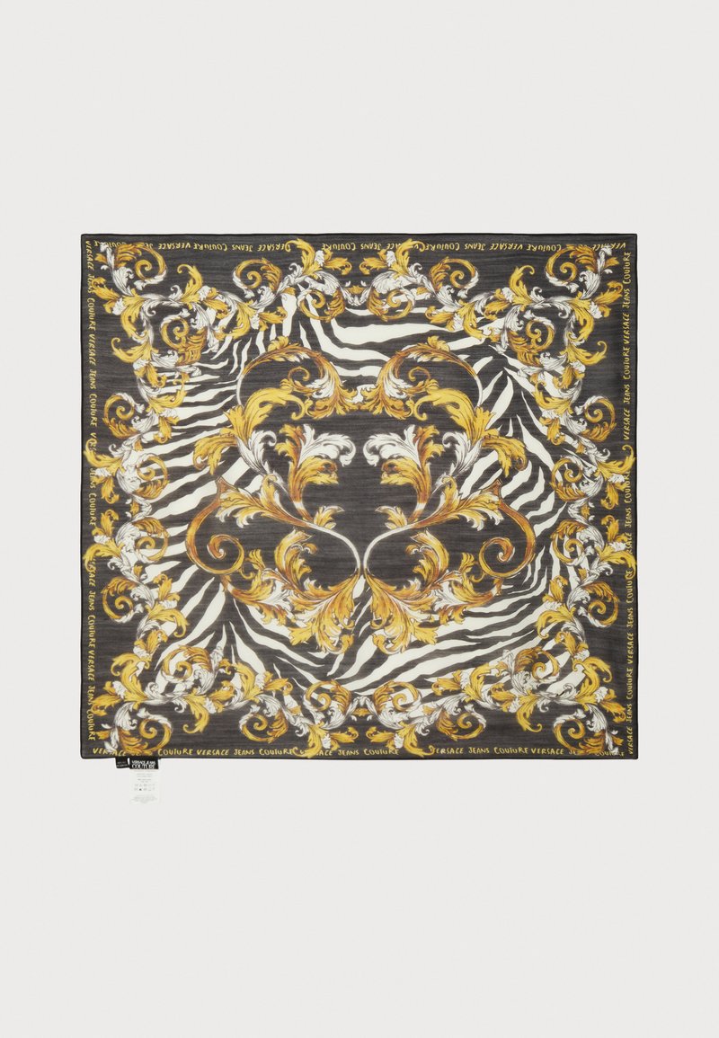 Τετράγωνος μαντήλι με μαύρες και λευκές ρίγες ζέβρας και χρυσαφί και λευκά λουλουδάτα μοτίβα. Περιφερειακά διακοσμημένο με επαναλαμβανόμενο σχέδιο κειμένου.