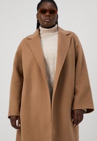 Tommy Hilfiger Curve BELTED COAT - Classic coat - light sepia brown
