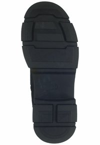 Semelle de chaussure en caoutchouc noir avec surface texturée, présentant des rainures profondes et des motifs en relief pour une meilleure traction et durabilité. Design robuste et plat.