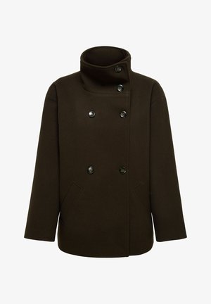 Abrigo de mezcla de lana marrón con cuello alto, frente cruzado y dos bolsillos laterales. Presenta botones negros y un corte relajado.