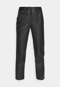 Zwarte leren broek met een rechte pijpdesign, gladde textuur en riemlussen. Geen zichtbare patronen of hardwaredetails.
