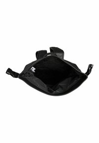 Zaino nero con un ampio interno non foderato. Presenta spallacci regolabili e una chiusura con zip. Esterno liscio con hardware minimale.
