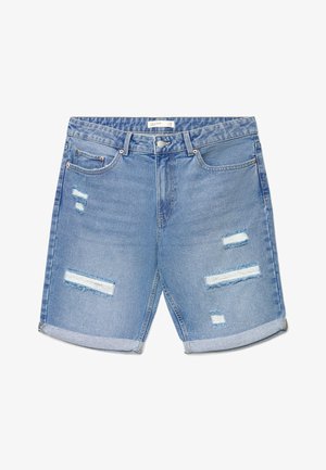 Shorts en denim bleu avec ourlets retroussés, patchs déchirés à l'avant, cinq poches et fermeture par bouton métallique.