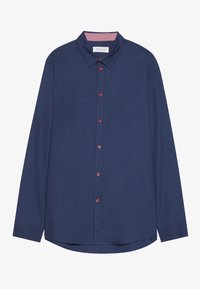 Camicia a maniche lunghe blu navy in tessuto morbido, con collo classico, bottoni rossi e motivo a scacchi all'interno del collo.