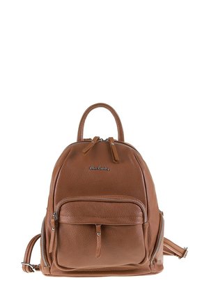Brauner Leder-Rucksack mit texturierter Oberfläche, abgerundetem Oberteil, vorderer Reißverschlusstasche und verstellbaren Riemen. Verfügt über silberne Hardware-Akzente.